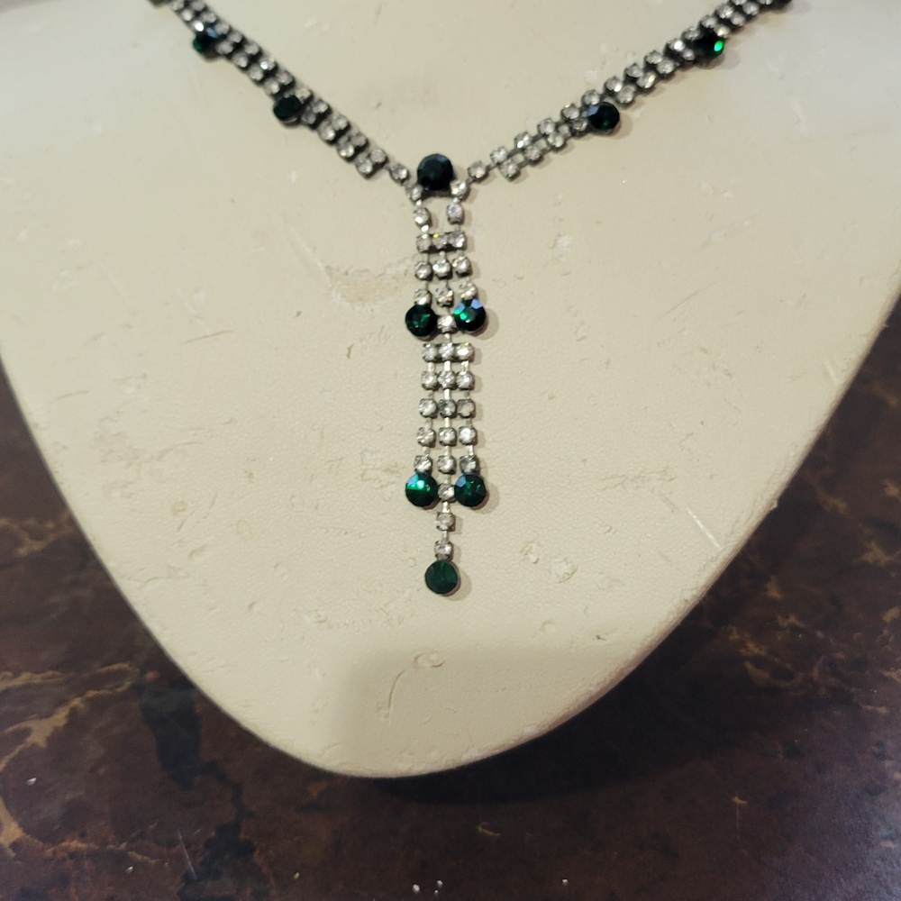 Vintage Dparkling Silver and Green Necklace 16"